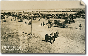 Avant de la carte postale. Photo du Camp Sewell à la fête du Dominion en 1915,